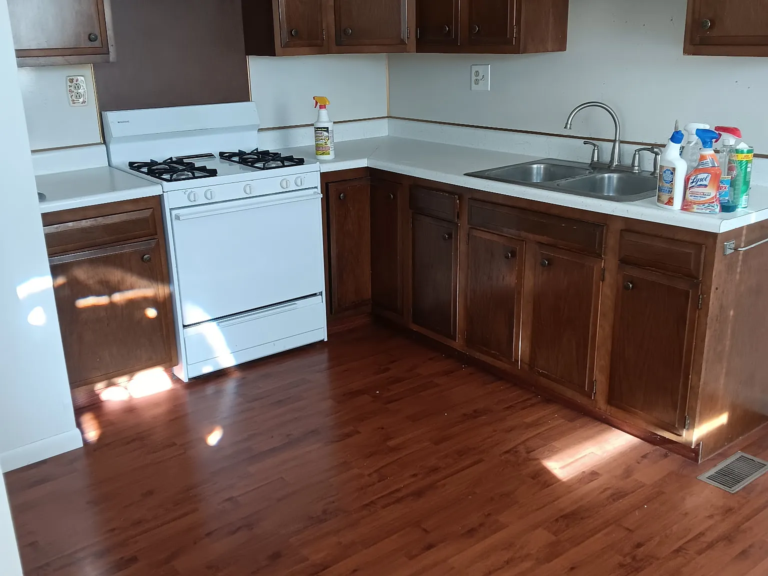 2 bed, 750 sqft, $650 — Photo 4
