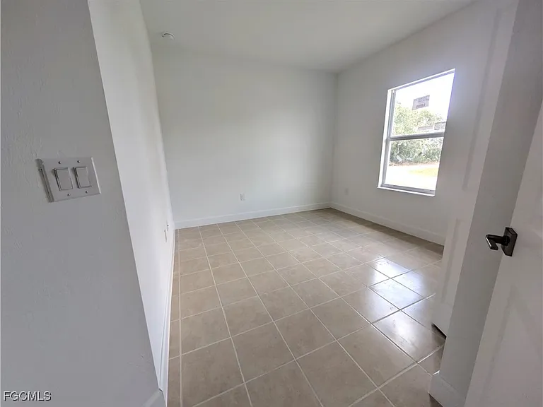 1103 Harold Ave S — Photo 4