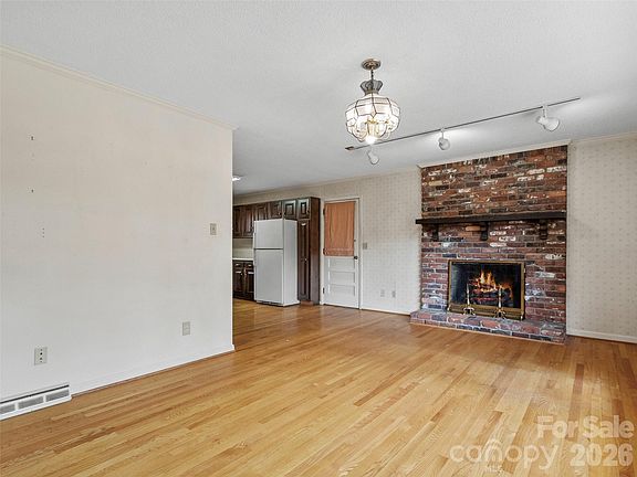 4th image of 42 Sheppard Dr