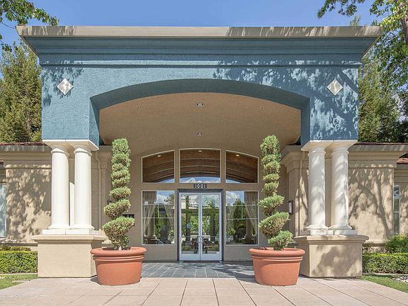Leasing Office