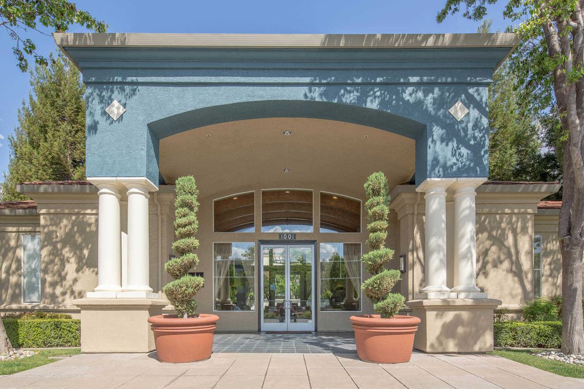 Leasing Office