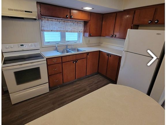 4th image of 324 Sumner St