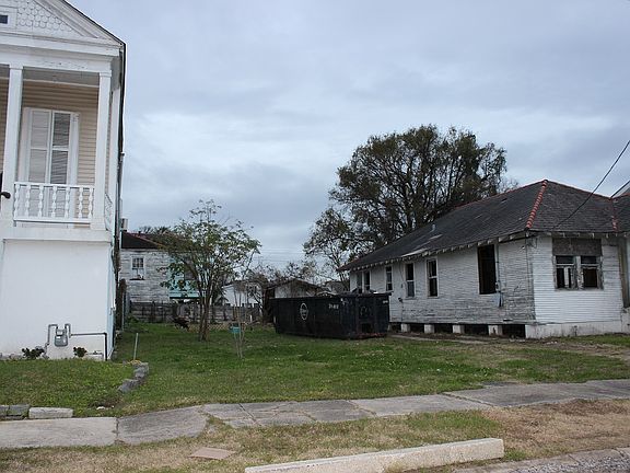 2nd image of 2608 Robert St