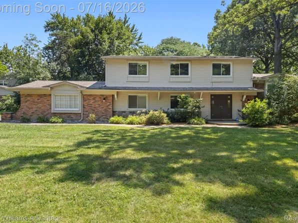 6711 Woodside Trl, West Bloomfield, MI 48322