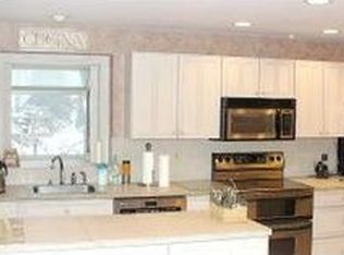 2905 Maple Rdg, Highland, MI 48356