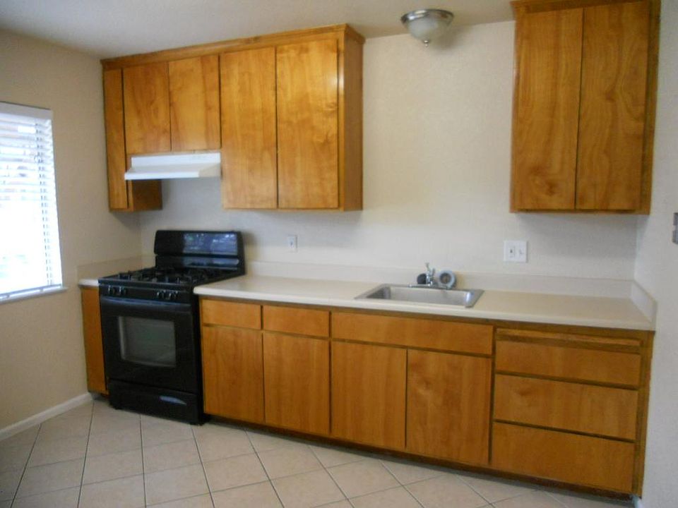 1st image of 402 G St APT B