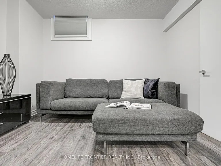 29 Madsen Cres #BASEMENT — Photo 5
