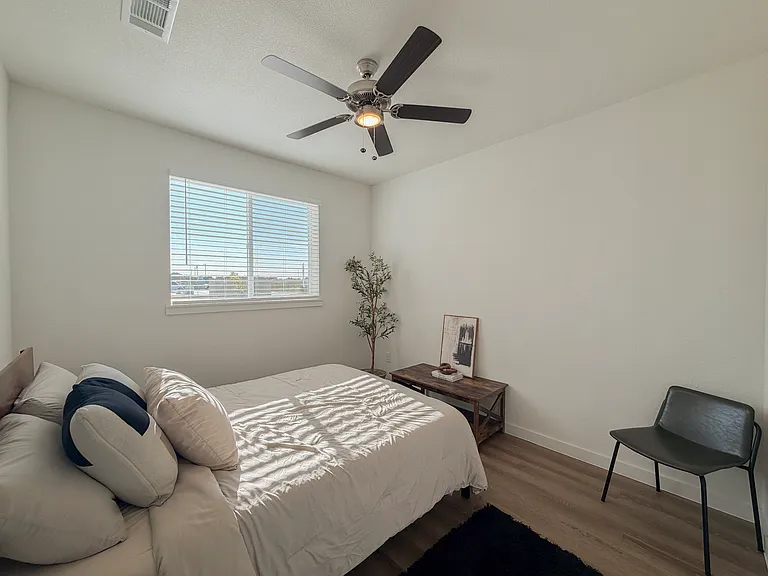 Beyond The Bend Apartments — Photo 31