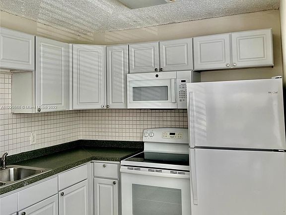 4th image of 9481 Evergreen Pl APT 207