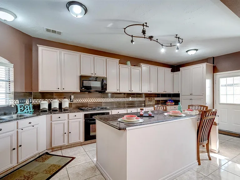 731 Annies Way — Photo 9
