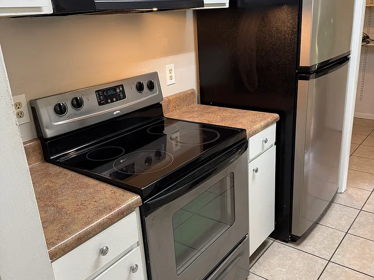 112 Westwood Dr — Photo 2