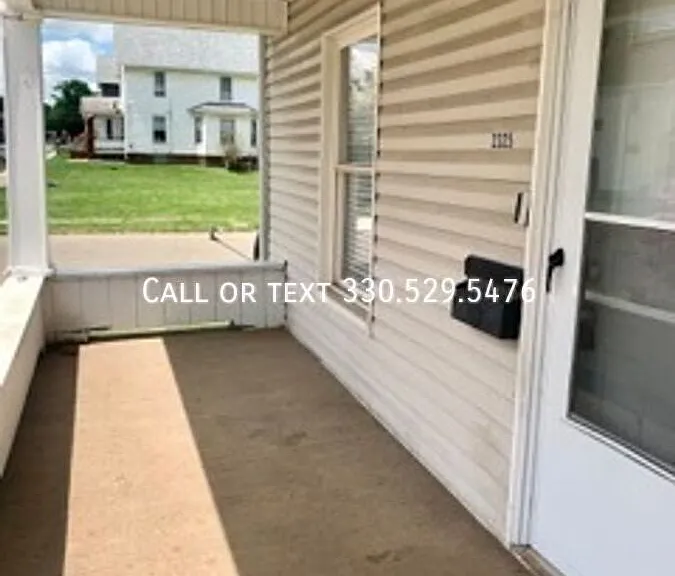 2325 Clyde Pl SW — Photo 2