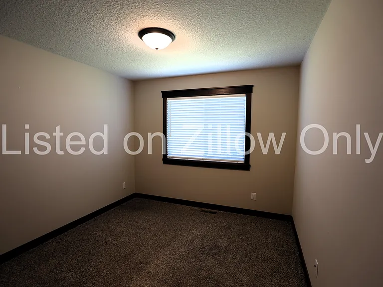 6758 Redwood Ave — Photo 16