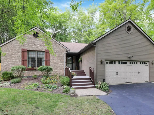 292 Citation Dr SW, Pataskala, OH 43062