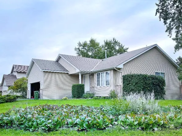 9822 Greenspruce Ave N, Brooklyn Park, MN 55443