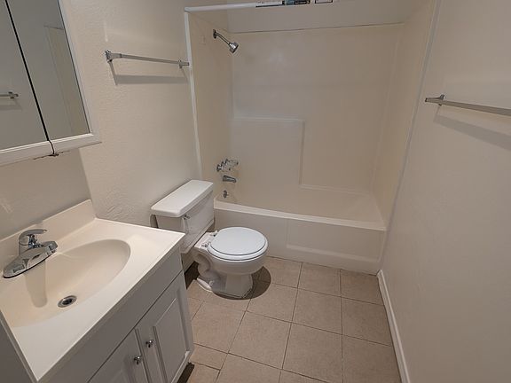 2nd image of 1054 S Magnolia Ave APT 8