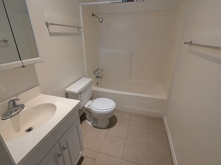 1054 S Magnolia Ave #8 — Photo 2