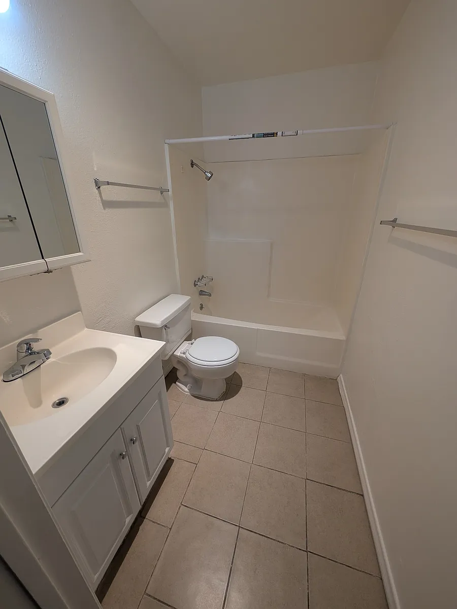 Building Photo - 1054 S Magnolia Ave #8