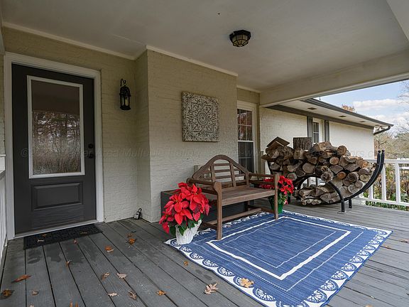4th image of 372 Bridgeview Rd