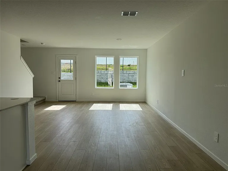 830 Lynx St — Photo 3