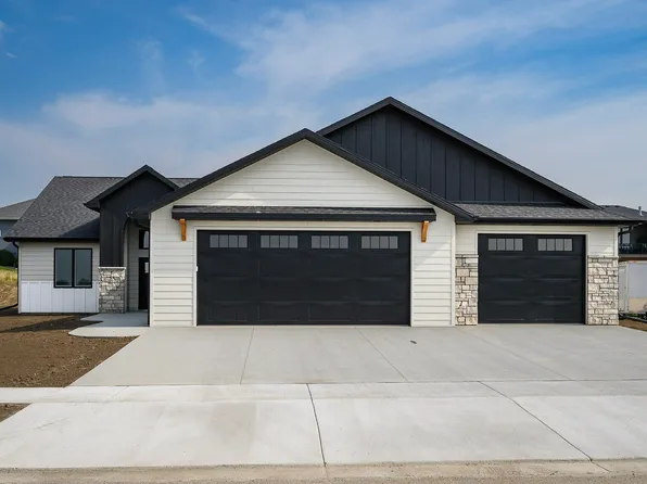 4420 Marsh Hawk Dr, Bismarck, ND 58503