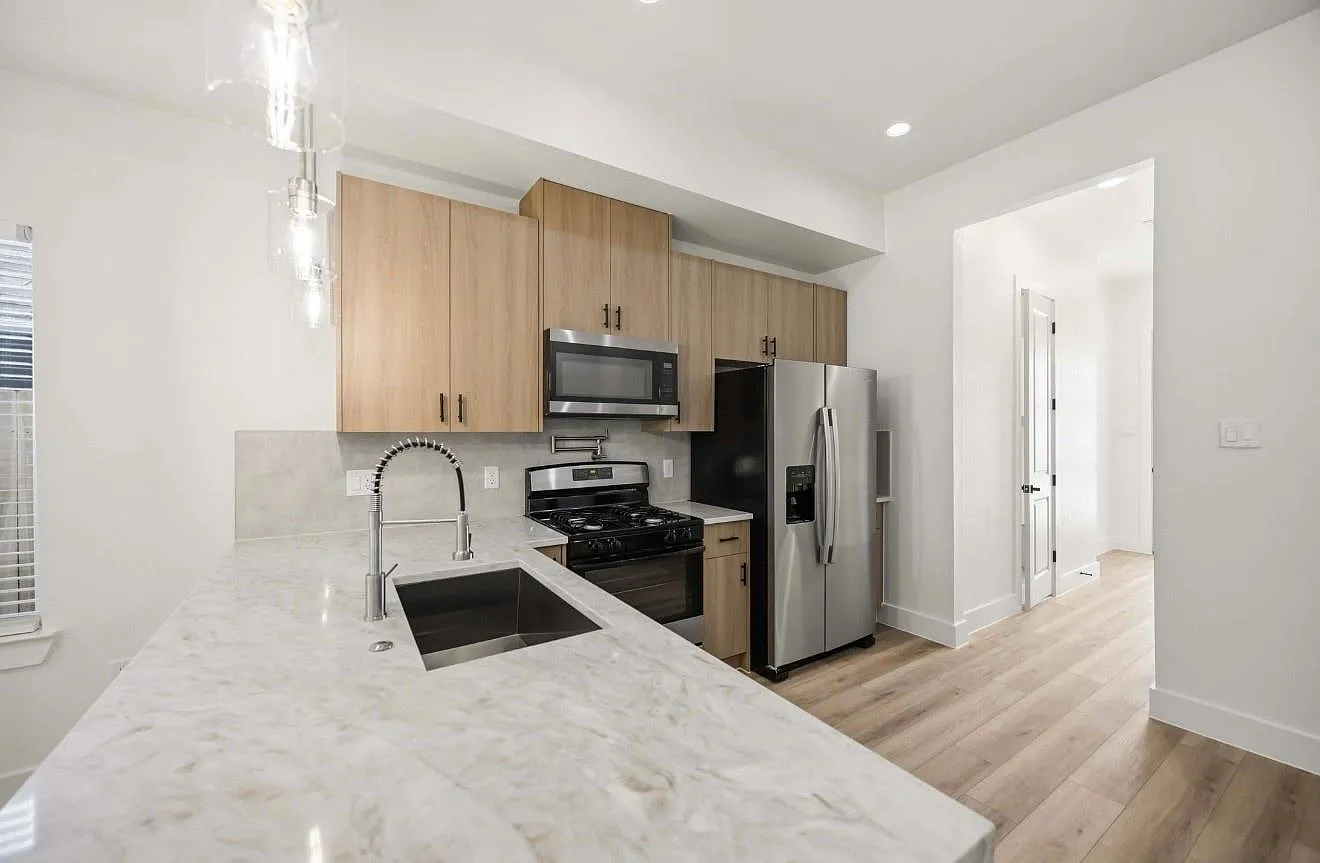 3 bed, 2.5 bath, $2,275 — Photo 3
