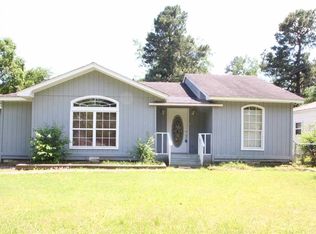 828 Singapore Dr, Wake Village, TX 75501