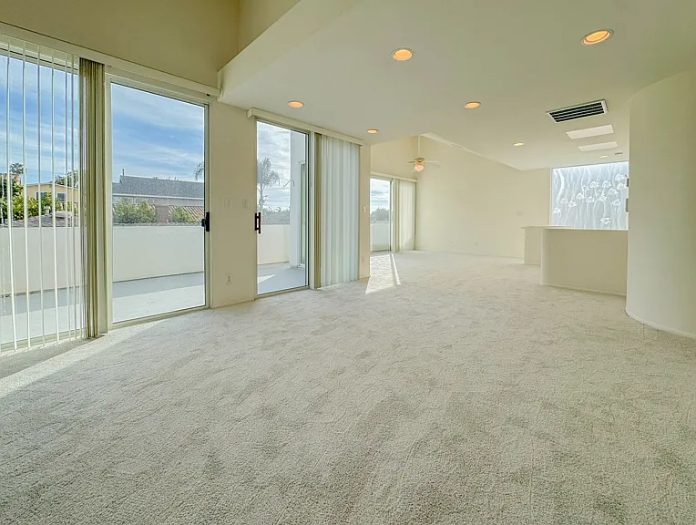 3 bed, 1900 sqft, $7,440 — Photo 3