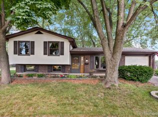 8113 S Carnaby Ct, Hanover Park, IL