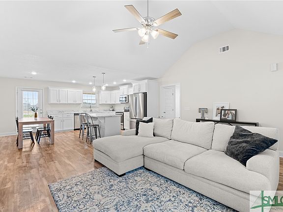 2nd image of 611 Fescue Drive