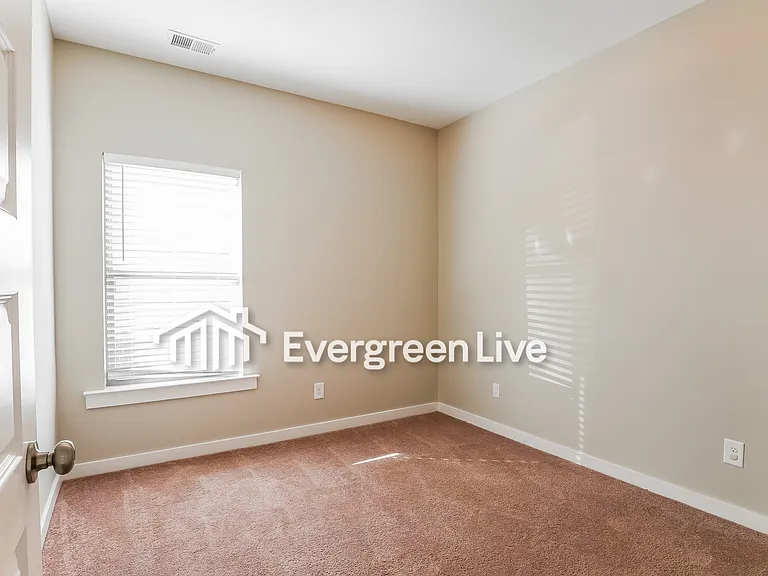 163 Park Dr N — Photo 14