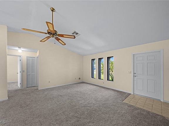 5th image of 920 SE 18th Ter