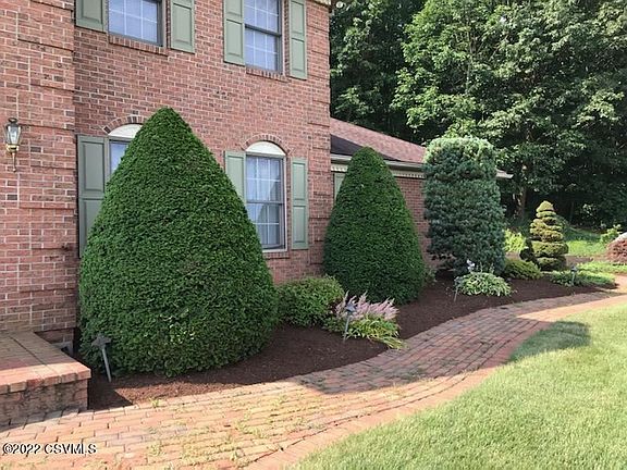 3rd image of 194 Evergreen Dr