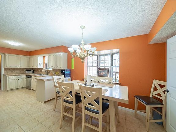 3rd image of 608 Tanglewood Dr S