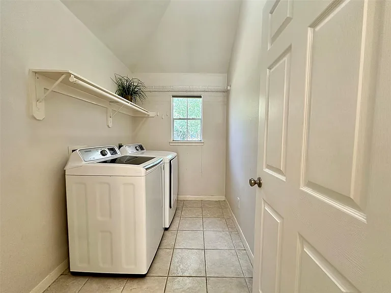 1318 Cedar Terrace Ct — Photo 17