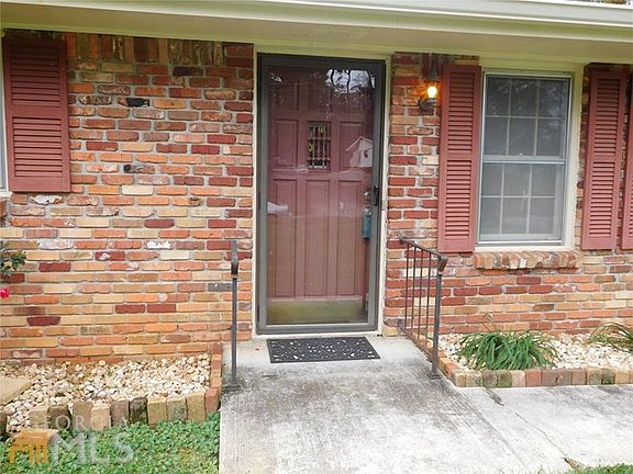 Welcoming front entry