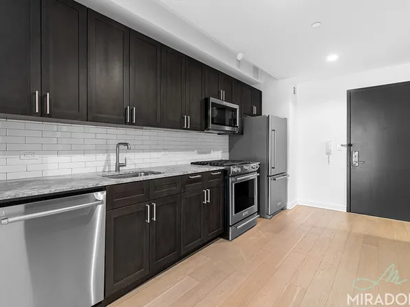 21 West End Avenue image 3 of 40