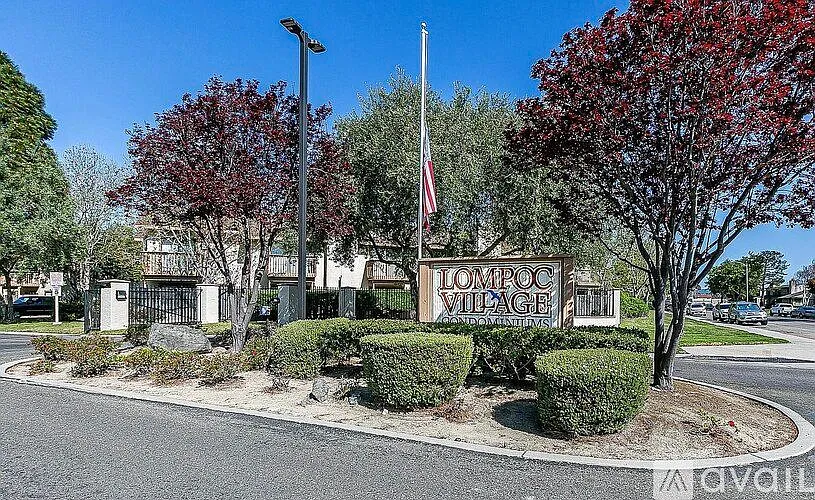 3 bed, 2.0 bath, 1300 sqft, $2,700 — Photo 1