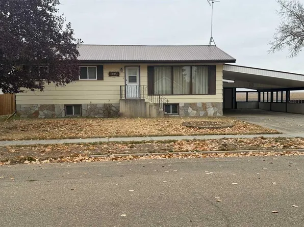 305 W 2nd St E, Foremost, AB T0K 0X0