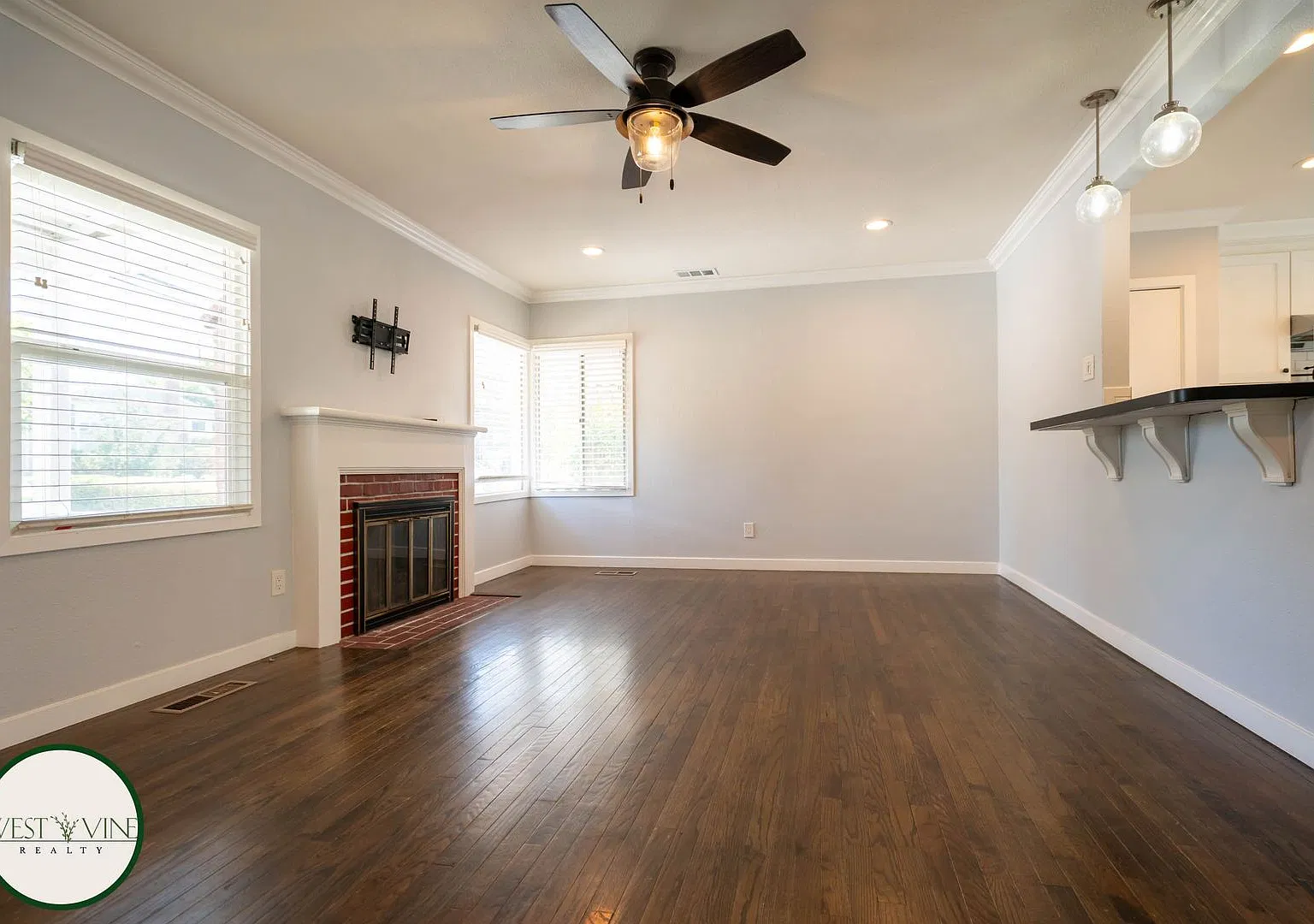 Gorgeous Single Story Home w/ Expansive Backyard — Photo 2