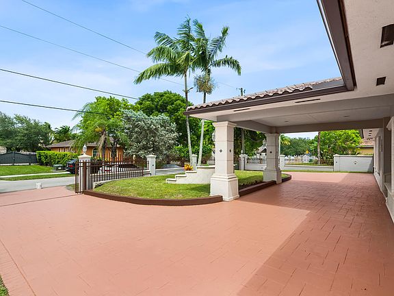 3rd image of 10050 NW 27th Street