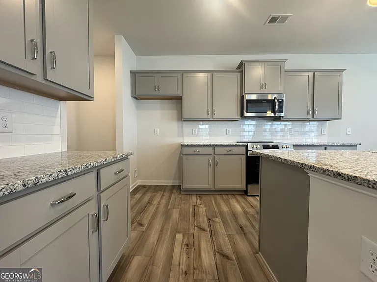 124 Sycamore Ln — Photo 9