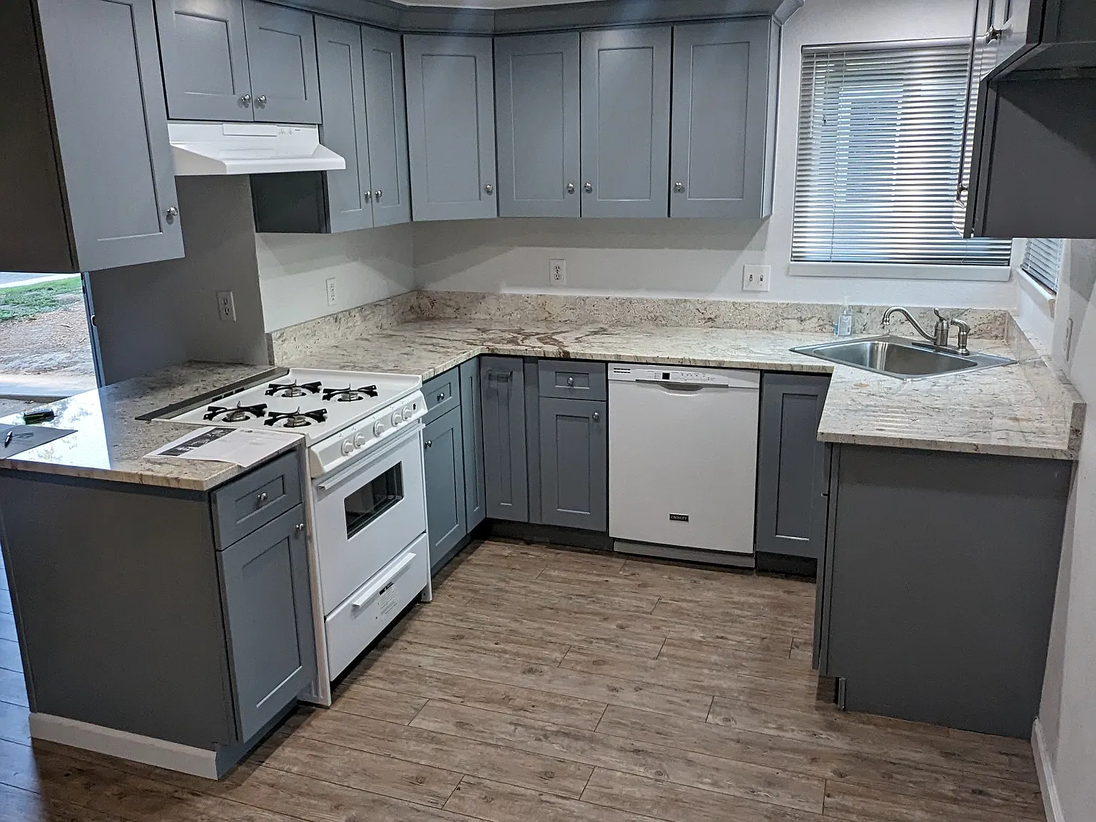 2 bed, 900 sqft, $1,700 — Photo 1