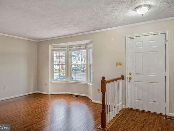 3rd image of 810 Kings Crest Dr