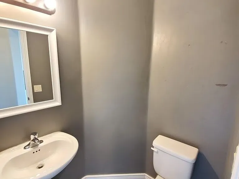 671 N Bluffview Cir — Photo 13