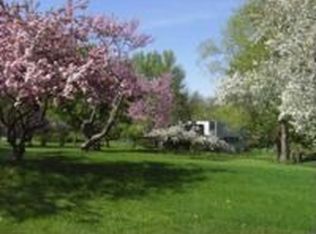 1950 Meadow Gln N, Ames, IA 50014