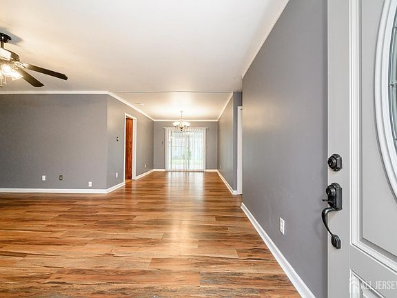 3rd image of 7 Ebbtide Ln
