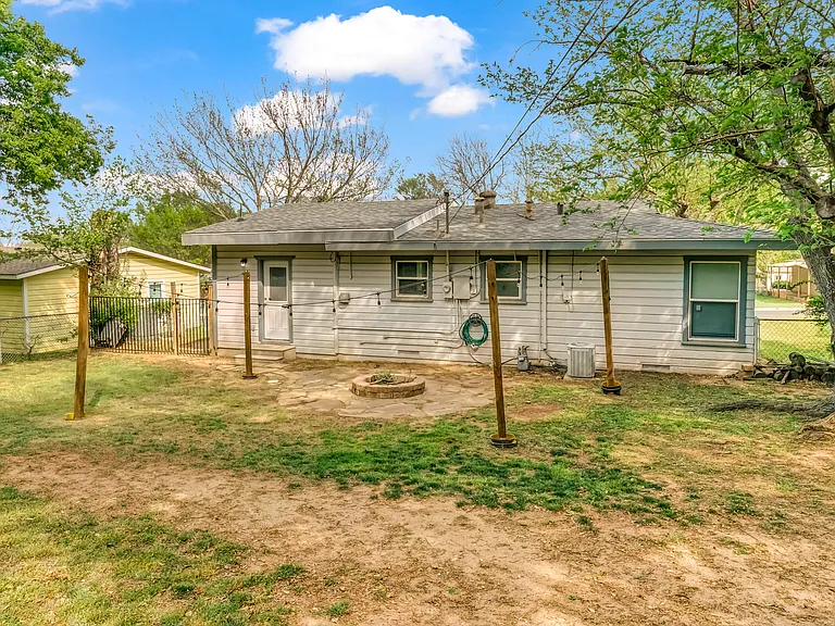 1220 S Lamar St — Photo 15