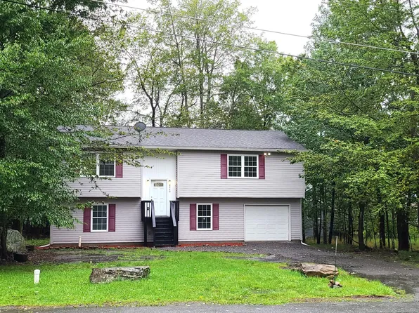 8440 Bear Trail Dr, Tobyhanna, PA 18466