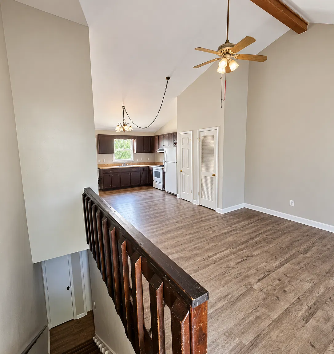 2 bed, 1.5 bath, 1000 sqft, $929 — Photo 2